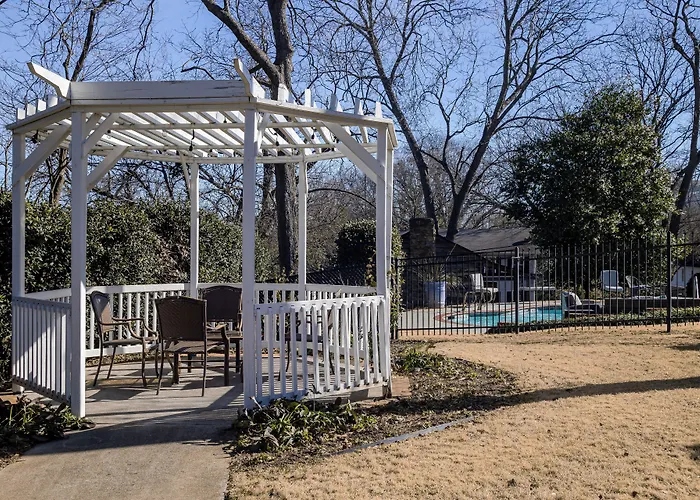 Stone Mountain Manor