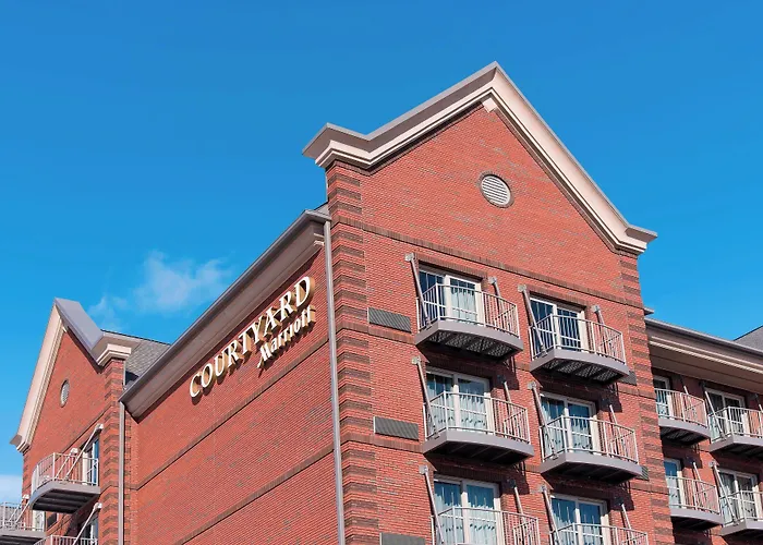 Courtyard By Marriott Holland Downtown Hotel
