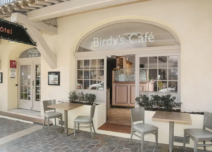 Brit Hotel Confort Le Revest Sainte-Maxime