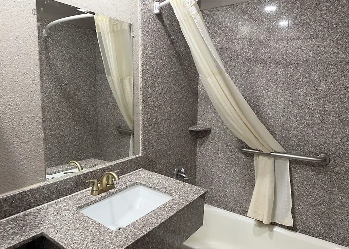 Rodeway Inn & Suites