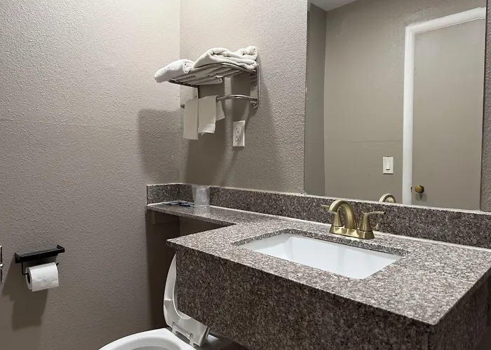 Rodeway Inn & Suites