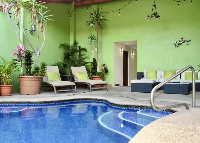 Hotel La Guaria Inn & Suites
