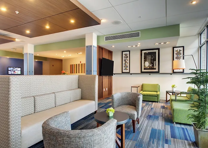 Holiday Inn Express & Suites Galesburg By Ihg