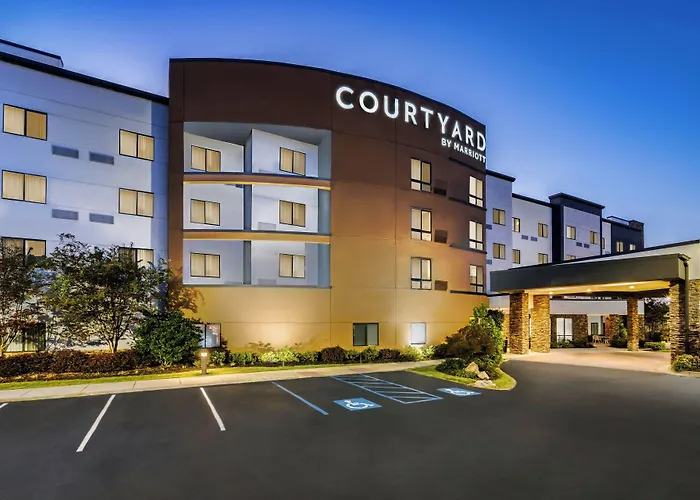 Courtyard By Marriott Auburn Hotel