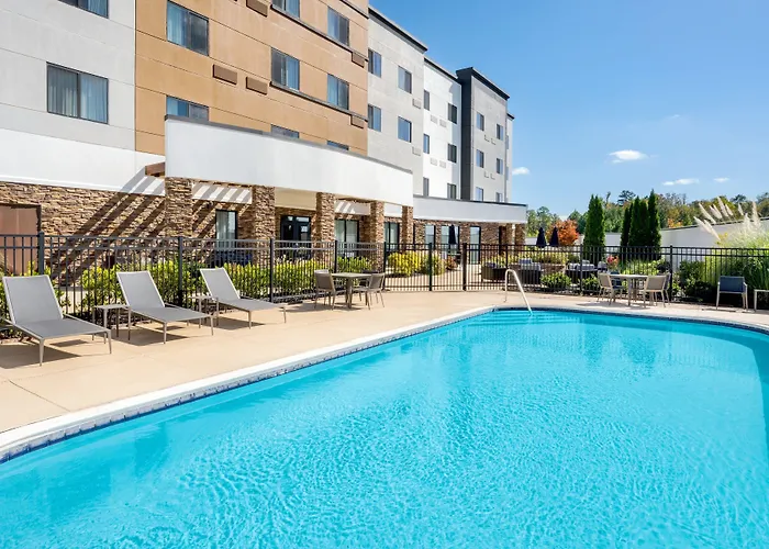 Courtyard By Marriott Auburn Hotel