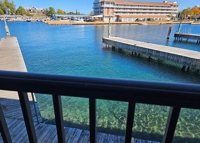 Capt Thomson'S Resort