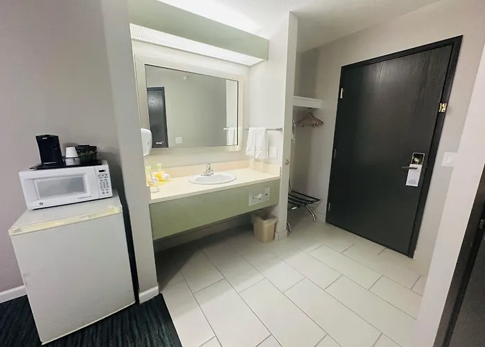 Bridgepointe Inn & Suites By Bphotels, Lincoln I-80 & 27Th St