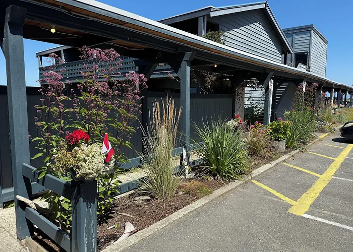 Sand Pebbles Inn