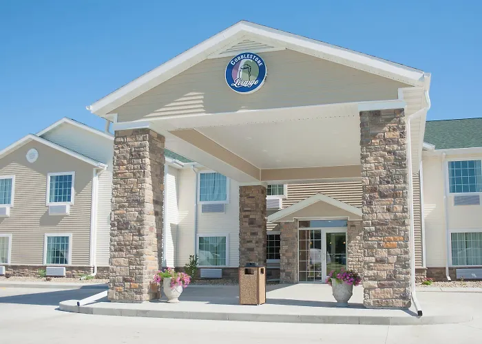 Cobblestone Inn & Suites-Winterset