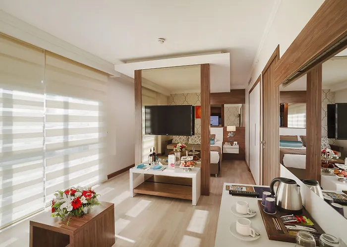 Luna Blanca Resort & Spa Side