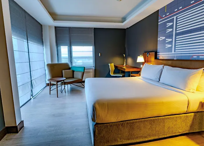 Courtyard By Marriott Santiago Airport
