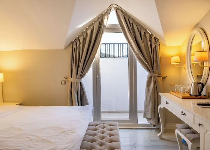 Pinehill Hotel & Suites