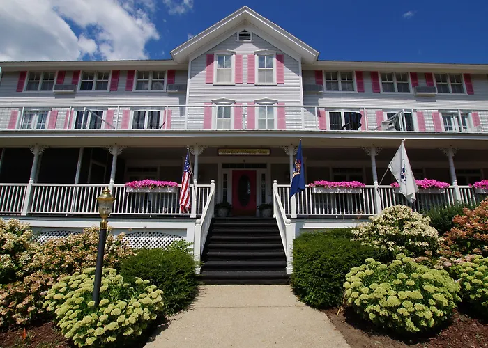 Harbor House Inn