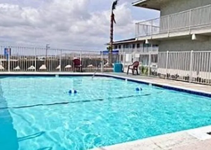 Hilltop Inn & Suites