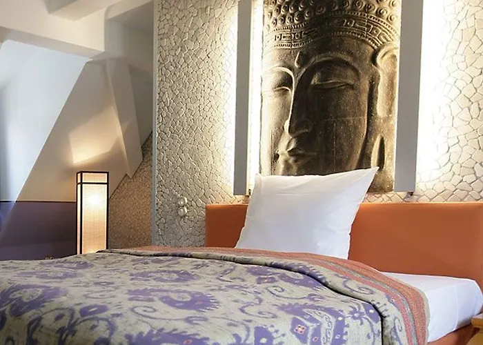 Hip Hotel