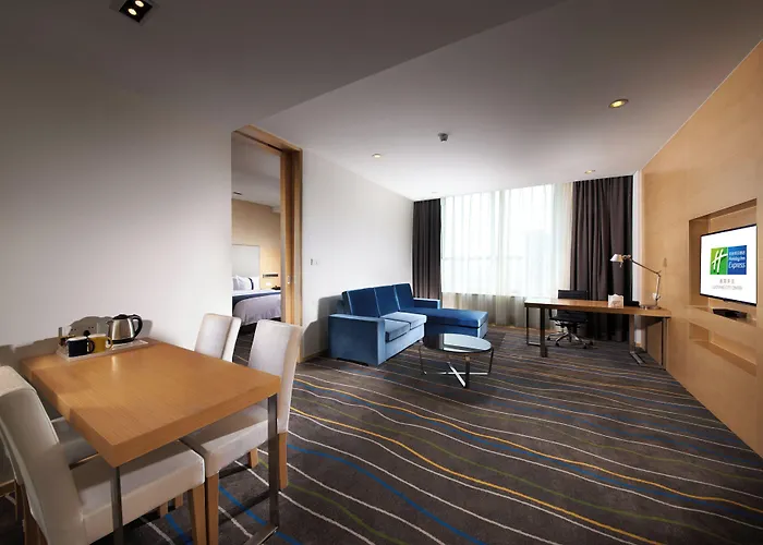 Holiday Inn Express Luoyang City Center By Ihg