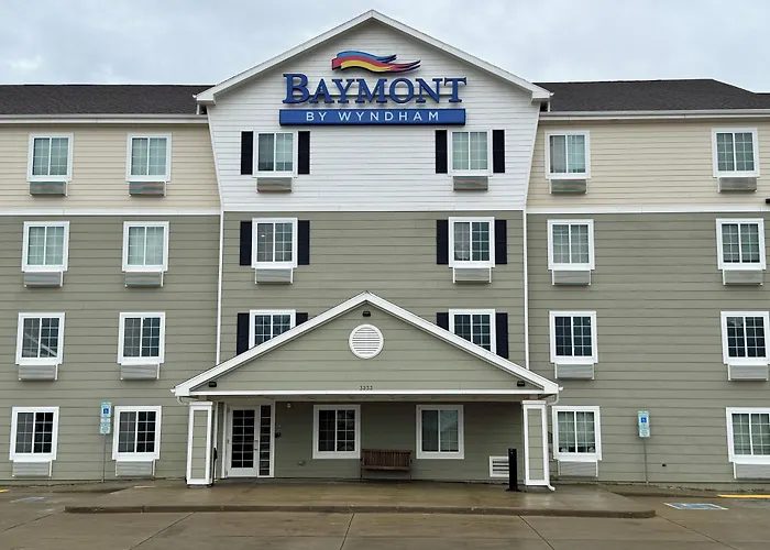 Baymont By Wyndham Dickinson Hotel