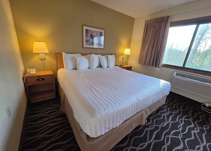 Boarders Inn & Suites By Cobblestone Hotels - Wautoma