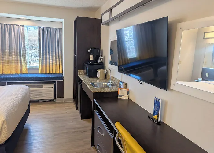Microtel Inn & Suites By Wyndham Wheeling At The Highlands
