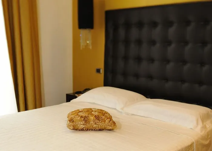 Hotel In - Lounge Room