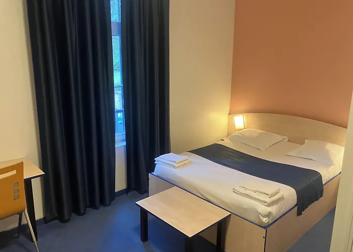 Hotel Cesar Climatisation Dans La Majorite Des Chambres Centre-Ville Gare Charleville-Mezieres