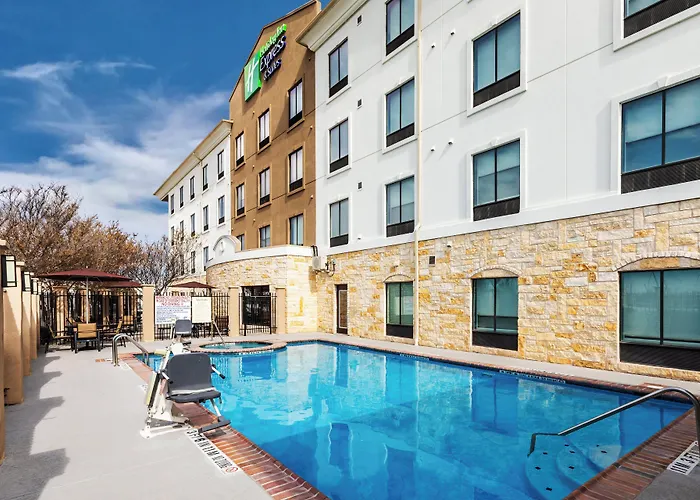 Holiday Inn Express & Suites Del Rio By Ihg