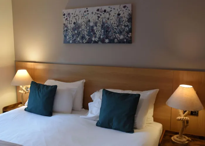 Crossways Inn