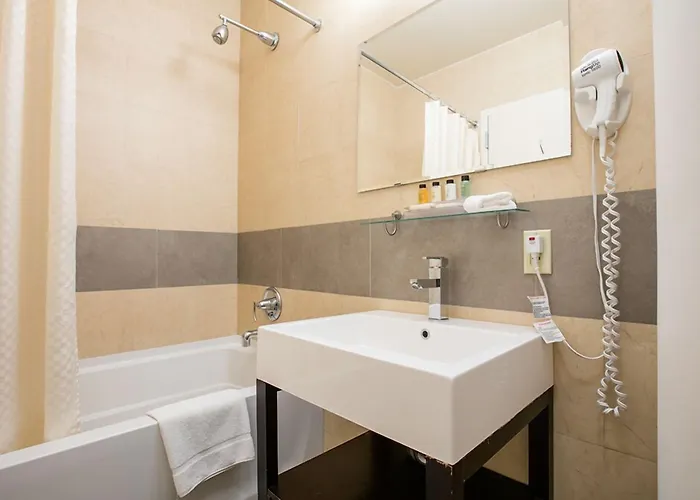 Pointe Plaza Hotel (Adults Only) New York