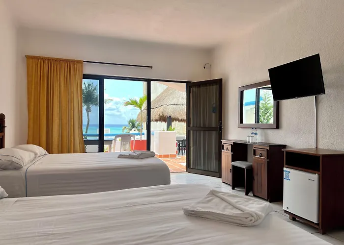Pelicano Inn Playa Del Carmen - Beachfront Hotel