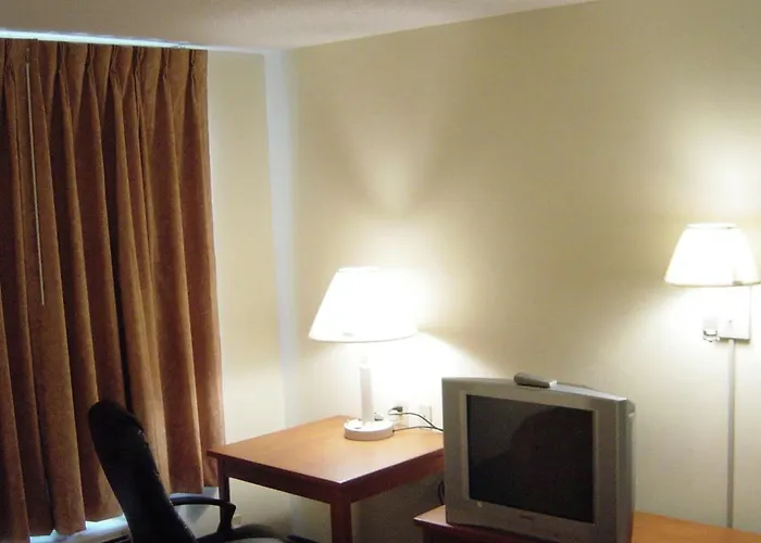 Hometown Inn & Suites
