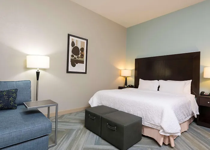 Hampton Inn Detroit Roseville
