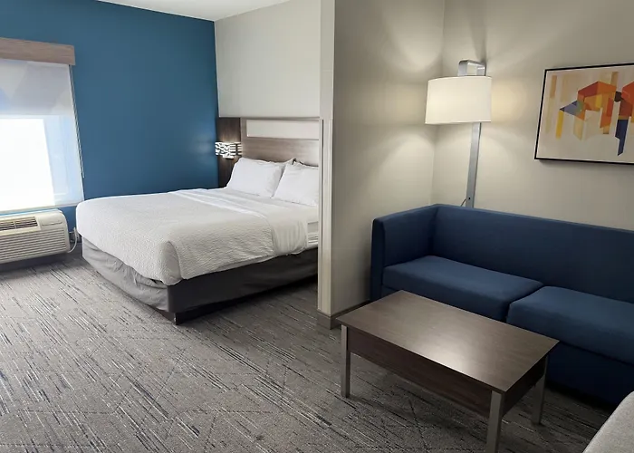 Holiday Inn Express & Suites North Topeka
