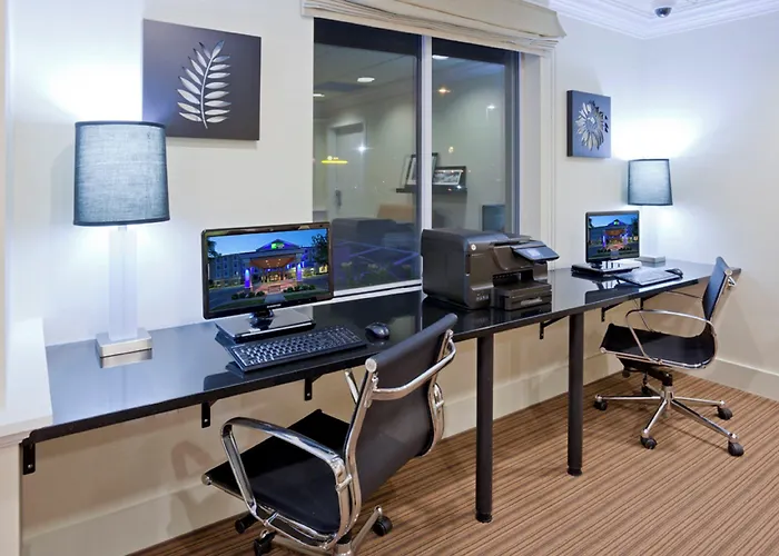Holiday Inn Express Hotel & Suites Rogers By Ihg