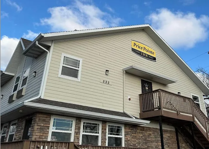Price Pointe Inn