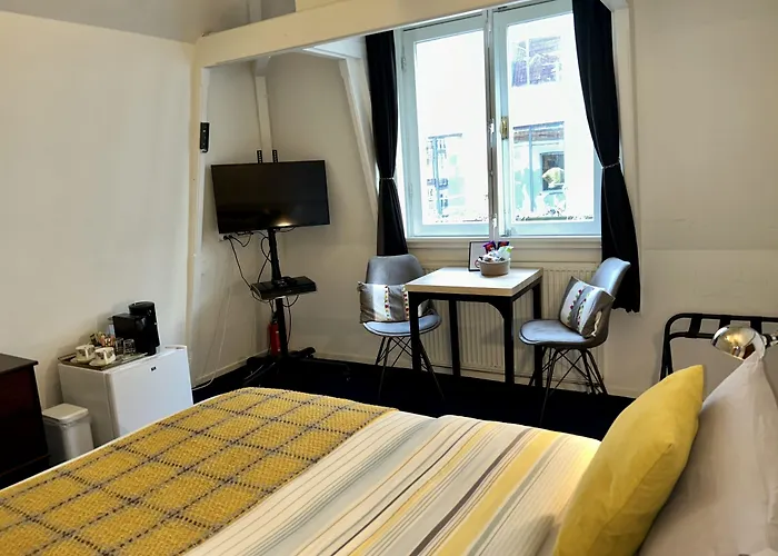 Amsterdam 4 Holiday Guestrooms