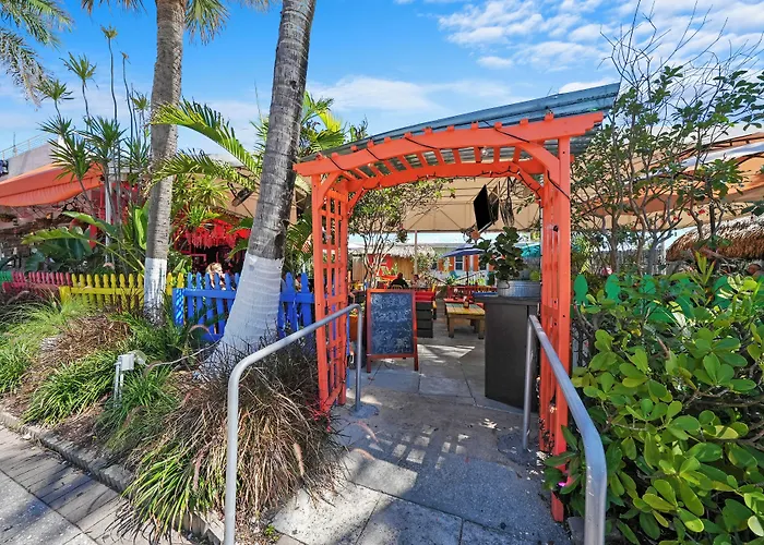 Hollywood Beach Suites And Hotel