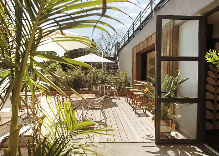 Hotel Les Jardins Du Canal - Piscine Chauffee A 28 Degres - Parking Gratuit - Garage - Bornes Electriques - Accueil Velos Et Motos - Kids Friendly-Solaire Ecoresponsable