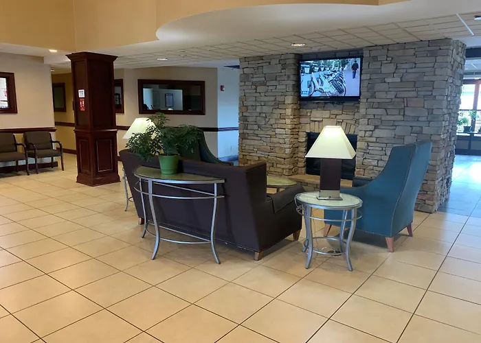 Wingate By Wyndham Southport Hotel