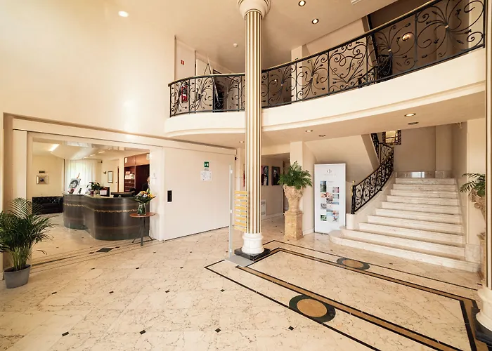 Phi Hotel Astoria