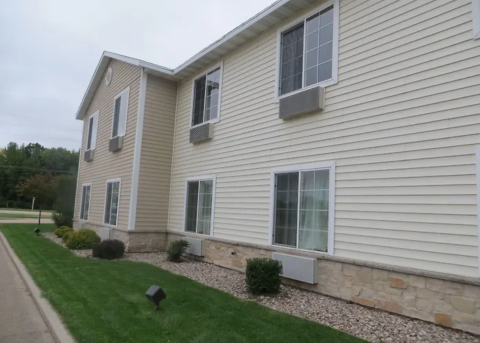 Cobblestone Inn & Suites - Brillion