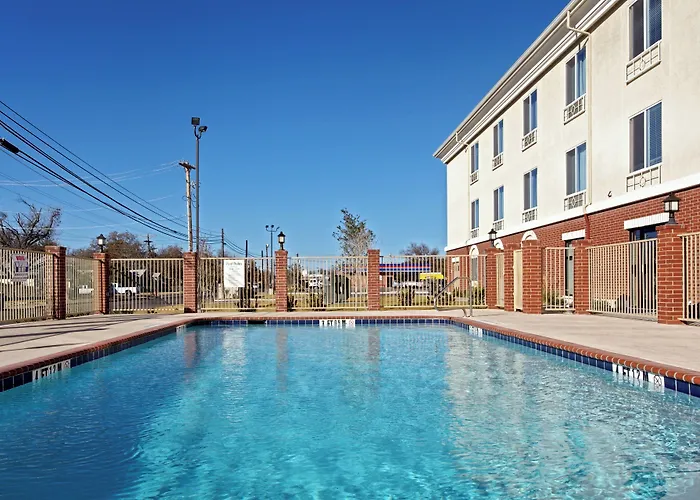 Holiday Inn Express & Suites Ozona By Ihg