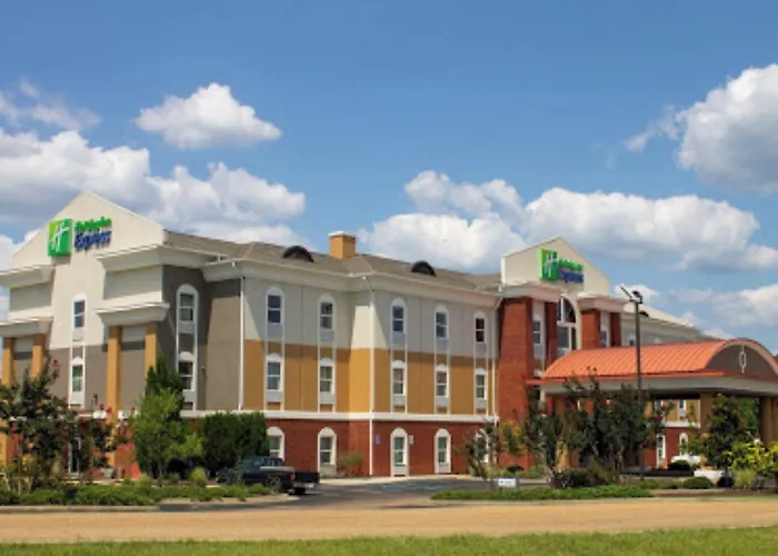 Holiday Inn Express Mccomb By Ihg