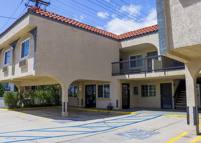 Orange Tustin Inn In Orange