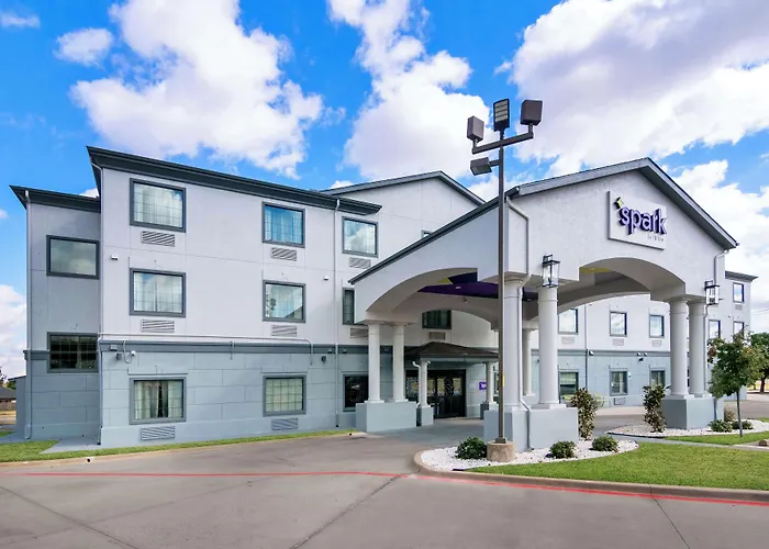Days Inn & Suites By Wyndham Wichita Falls