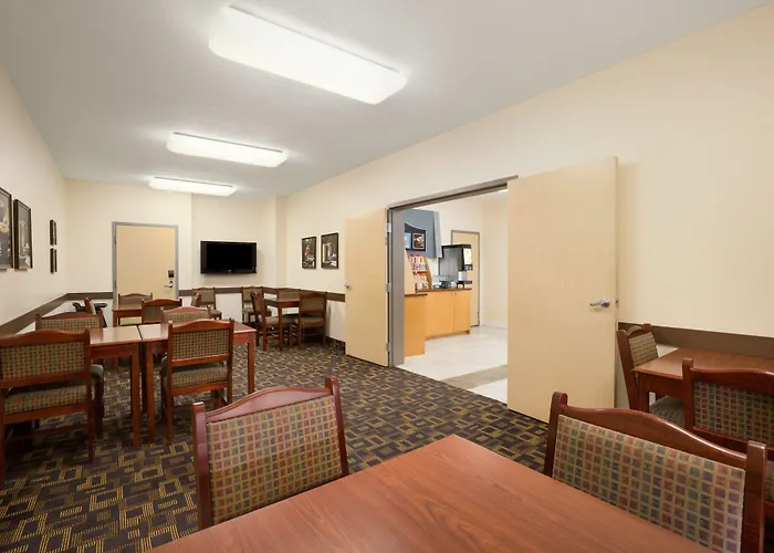 Days Inn By Wyndham Dawson Creek
