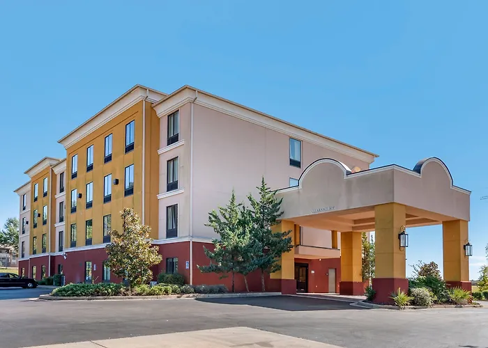 Comfort Inn & Suites Clinton - Jackson West