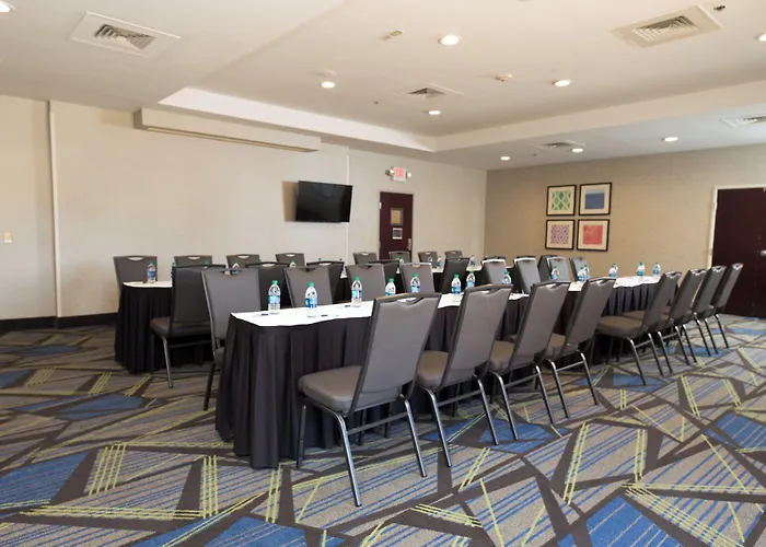 Holiday Inn Express Hotel & Suites Clinton By Ihg