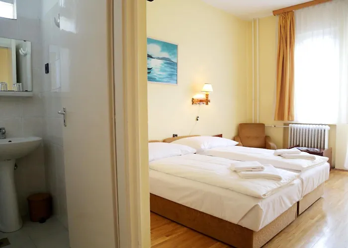 Hotel Bara Junior Boedapest