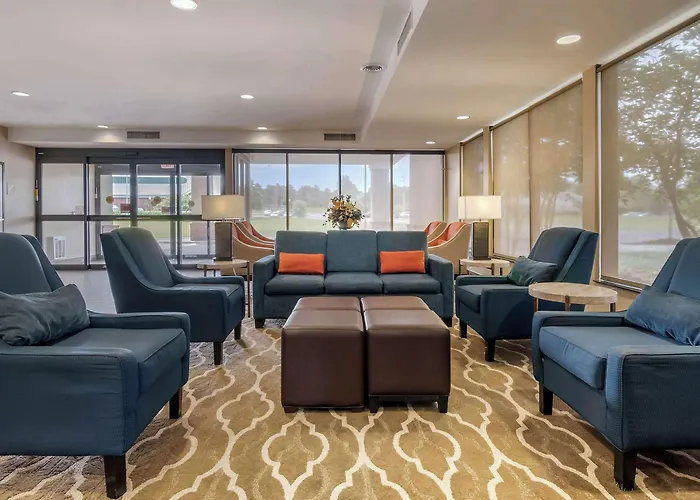 Comfort Suites Speedway - Kansas City