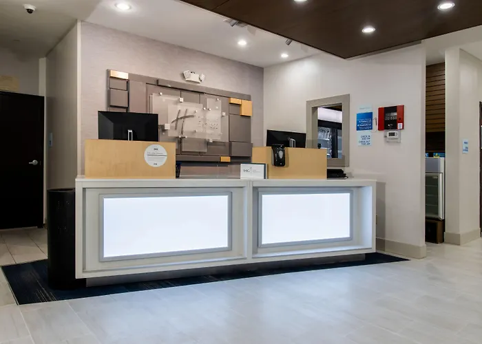 Holiday Inn Express Hotel & Suites Swansea By Ihg